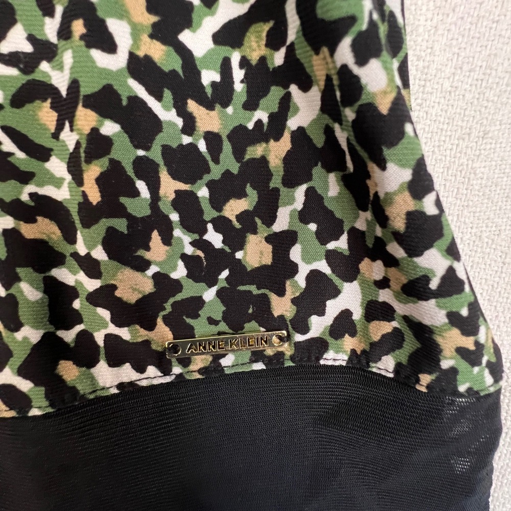 Anne Klein Green Black Leopard Print Short Sleeve Blouse Mesh Trim Top - Picture 3 of 10